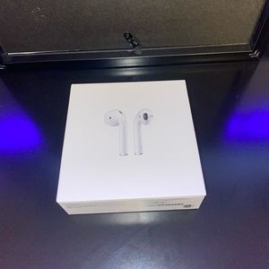 Apple Airpods With Charging Case